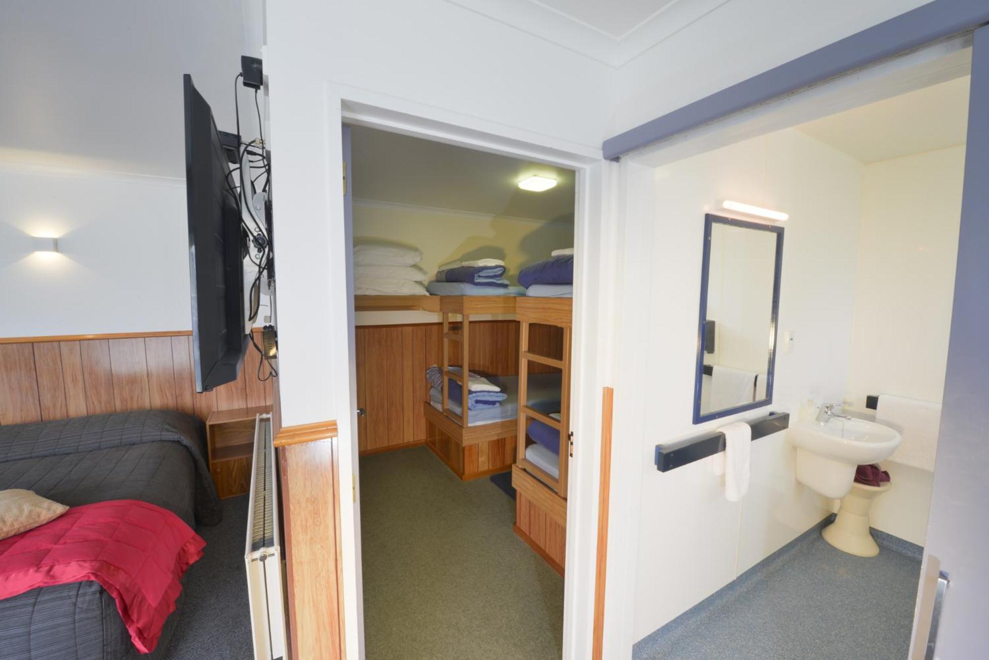 Wilderness Motel Accommodation Haast Bagian luar foto